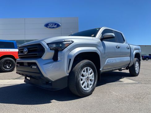 Used 2024 Toyota Tacoma SR5 AWD/4WD image 1