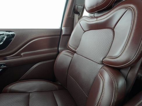 Used 2023 Lincoln Aviator Black Label w/ Jet Package image 31