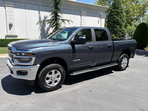 Used 2026 RAM 2500 Big Horn AWD/4WD image 2