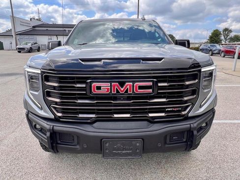 Used 2023 GMC Sierra 1500 AT4X image 2