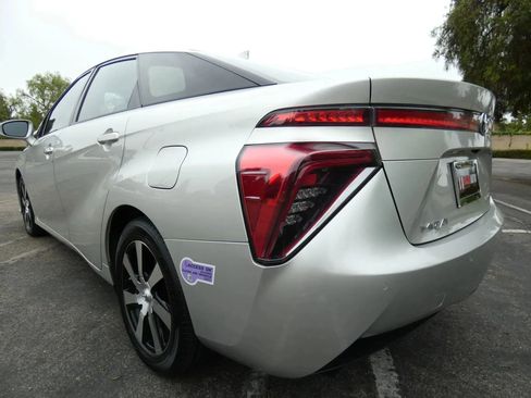 Used 2019 Toyota Mirai image 11