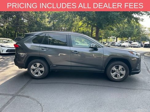 Used 2025 Toyota RAV4 LE AWD/4WD image 9