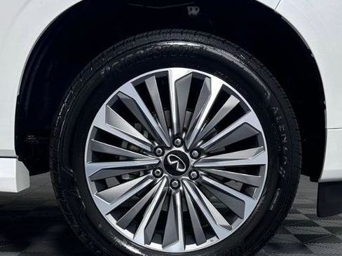 Certified 2025 INFINITI QX80 Sensory image 10