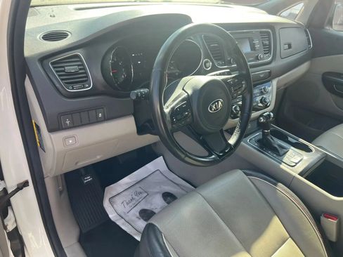 Used 2017 Kia Sedona LX w/ LX Essentials Premium Package FWD image 14