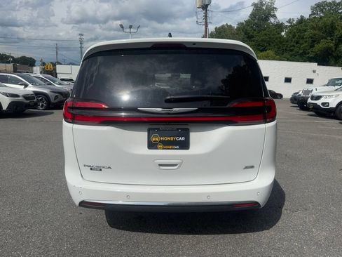 Used 2025 Chrysler Pacifica Select AWD/4WD image 5