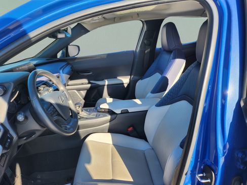 Used 2022 Lexus UX 200 w/ Premium Package FWD image 10