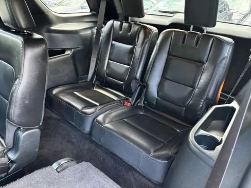 Used 2018 Ford Explorer XLT w/ Equipment Group 202A AWD/4WD image 14