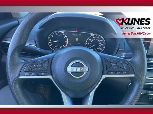 Used 2023 Nissan Altima 2.5 SV image 10