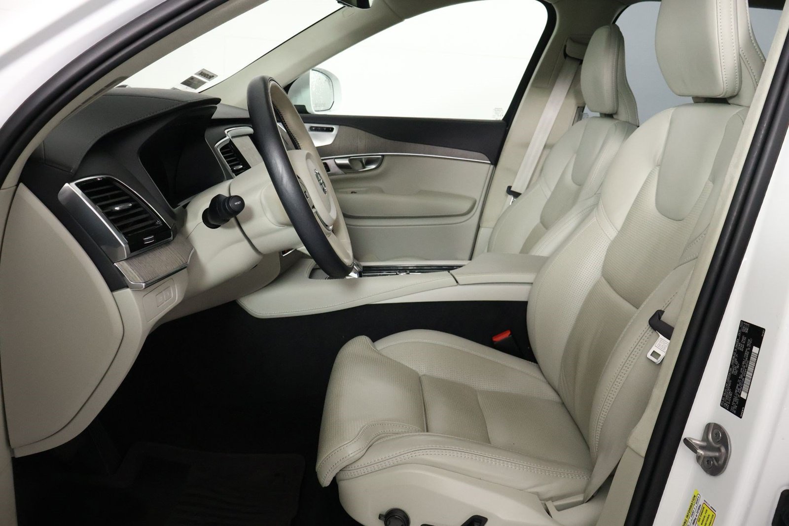 Used 2024 Volvo XC90 T8 Ultimate AWD/4WD image 31