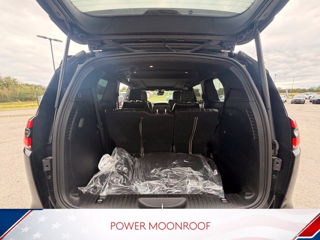 Used 2025 Chrysler Pacifica Limited AWD/4WD image 8