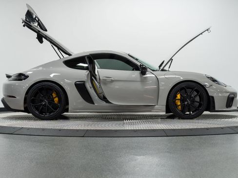 Used 2020 Porsche 718 Cayman GT4 image 23
