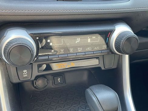 Used 2020 Toyota RAV4 LE image 16