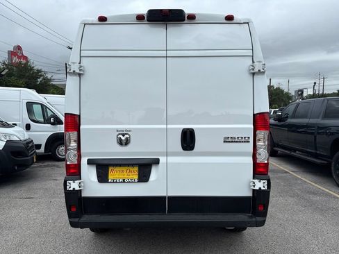 Used 2026 RAM ProMaster 2500 w/ Safety Group FWD image 5