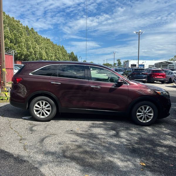 Used 2019 Kia Sorento FWD V6 image 5