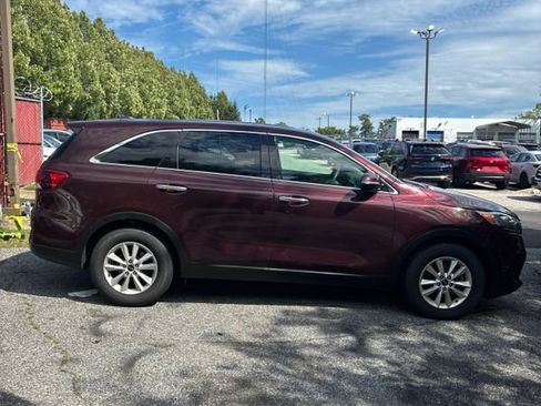 Used 2019 Kia Sorento FWD V6 image 5