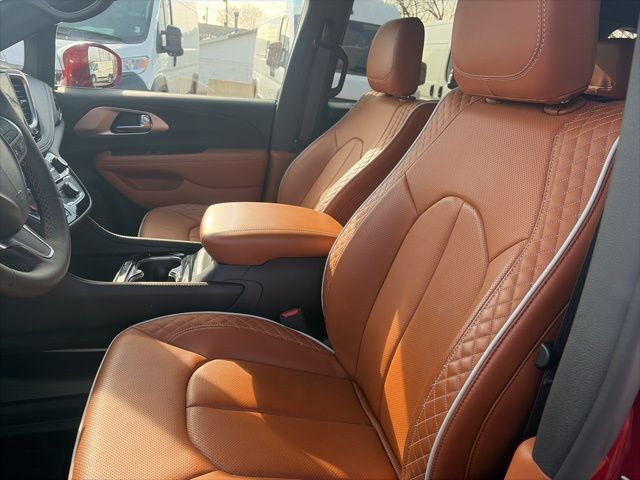 Used 2024 Chrysler Pacifica Pinnacle FWD image 14