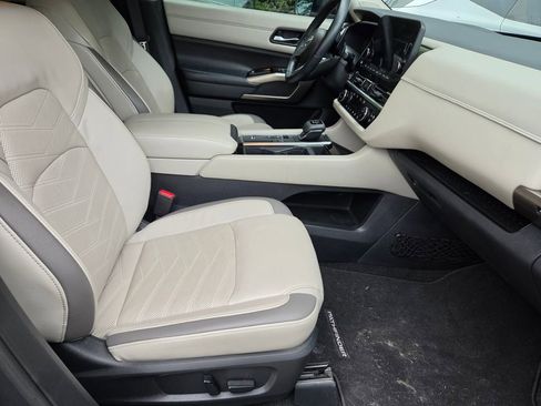 Used 2022 Nissan Pathfinder Platinum w/ Cargo Package FWD image 6