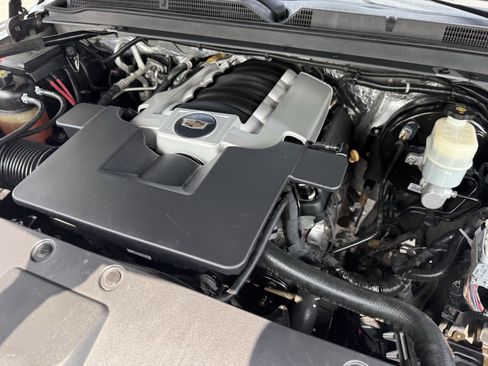 Used 2016 Cadillac Escalade Luxury RWD image 34