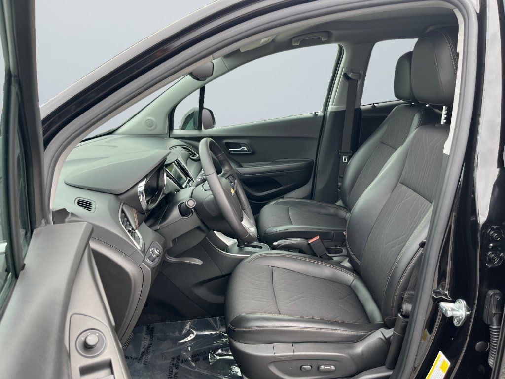 Used 2019 Chevrolet Trax LT w/ LT Convenience Package AWD/4WD image 9
