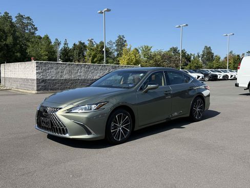 Used 2025 Lexus ES 350 w/ Premium Package FWD image 5
