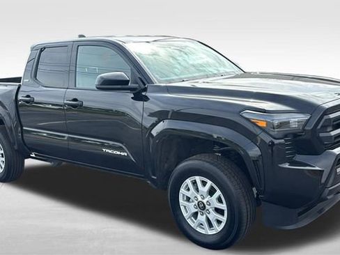 Used 2025 Toyota Tacoma SR5 AWD/4WD image 27