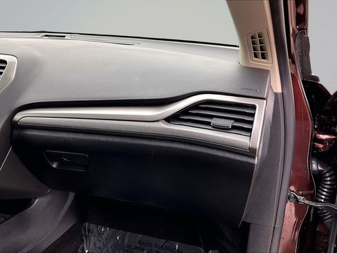 Used 2019 Ford Fusion SE FWD image 17