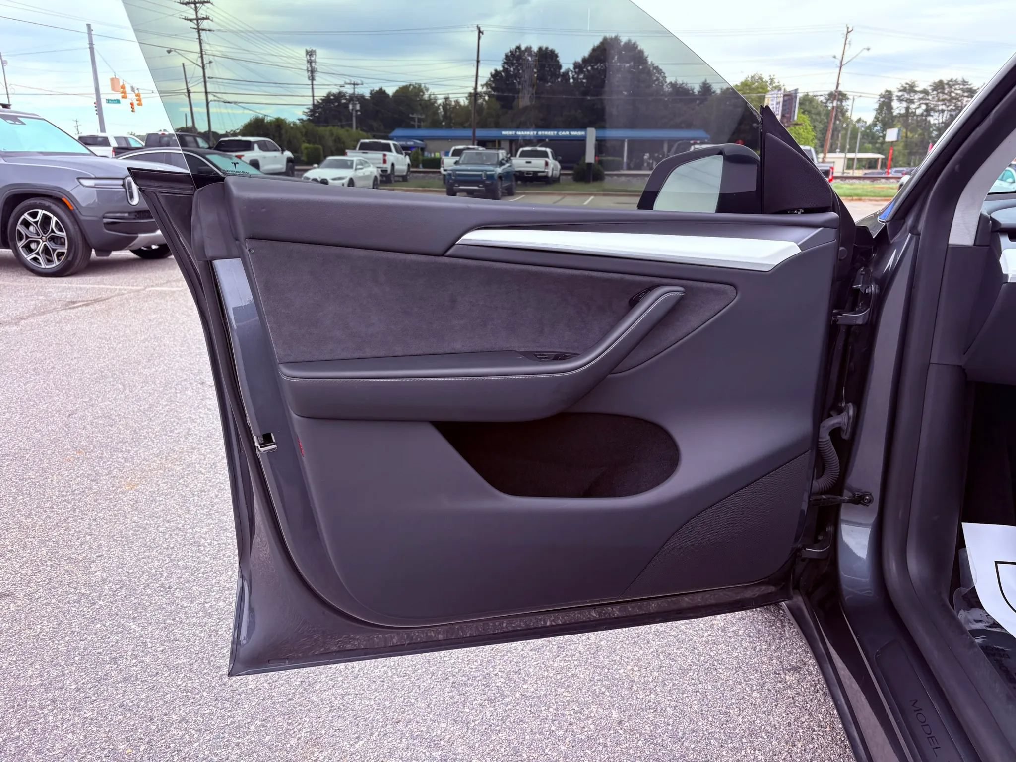 Used 2023 Tesla Model Y Performance AWD/4WD image 9