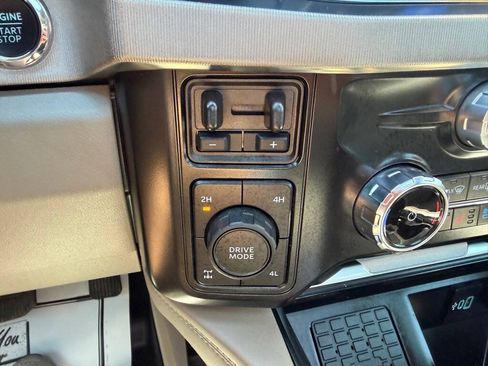 Used 2025 Ford F350 Platinum w/ Platinum Plus Package AWD/4WD image 30