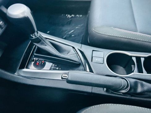 Used 2018 Toyota Corolla LE image 23