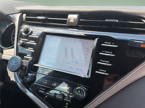 Used 2019 Toyota Camry SE FWD image 14