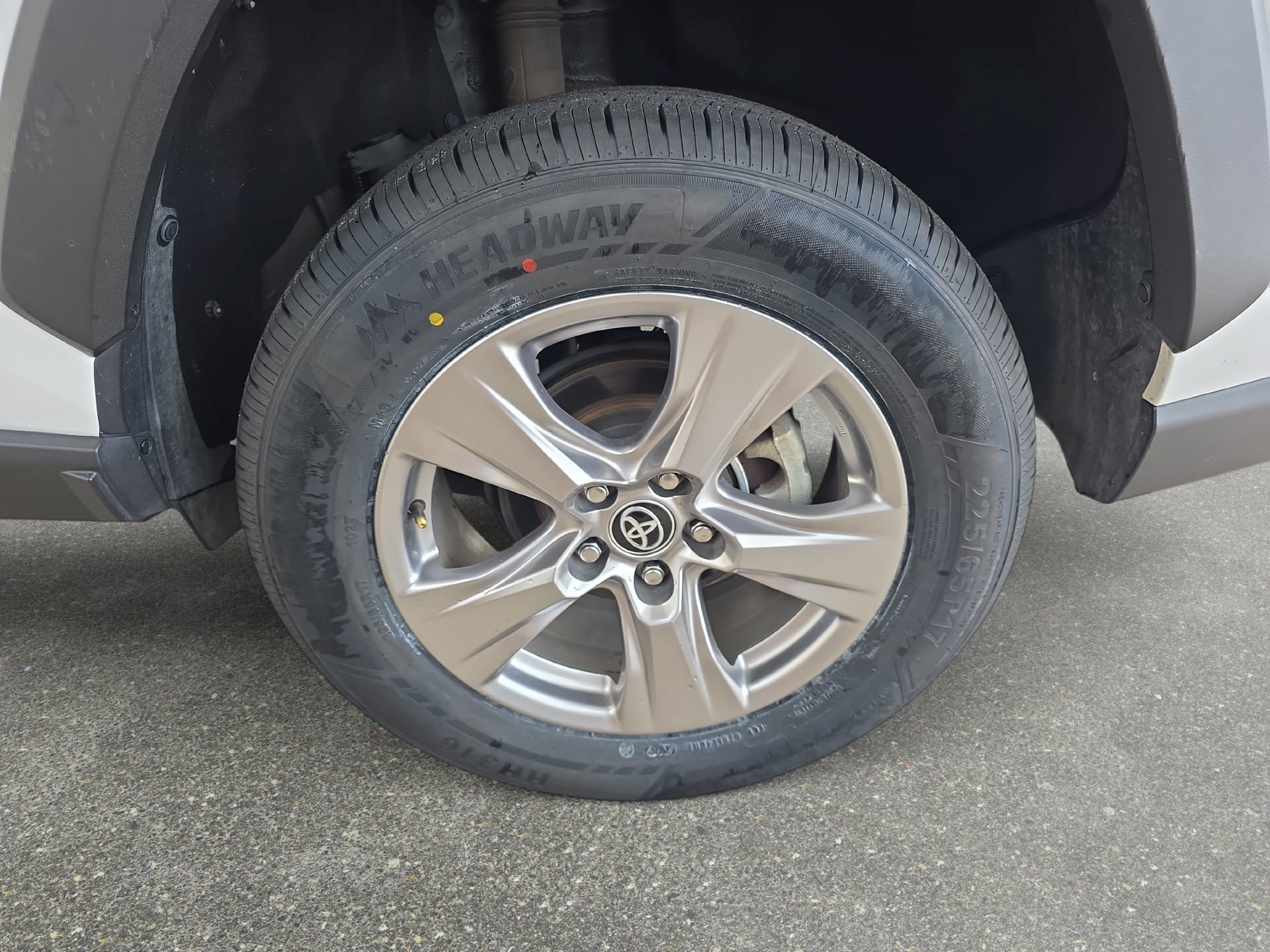 Used 2023 Toyota RAV4 XLE w/ Convenience Package FWD image 32