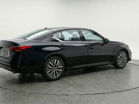 Used 2025 Nissan Altima 2.5 SV image 9