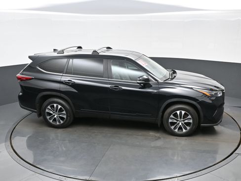 Used 2023 Toyota Highlander XLE AWD/4WD image 42