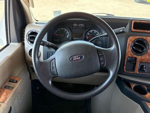 Used 2016 Ford E-450 and Econoline 450 Super Duty w/ Motorhome Prep Package RWD image 10