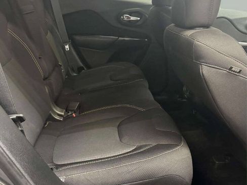 Used 2015 Jeep Cherokee Latitude w/ Cold Weather Group AWD/4WD image 8