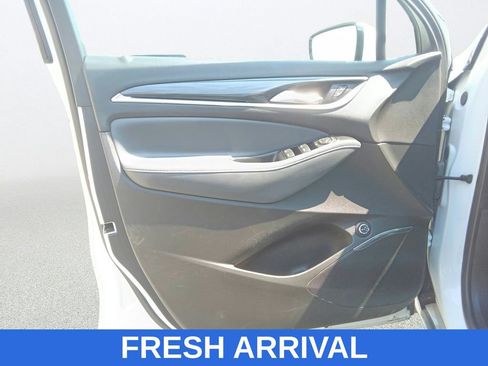 Used 2022 Buick Enclave Essence FWD image 17