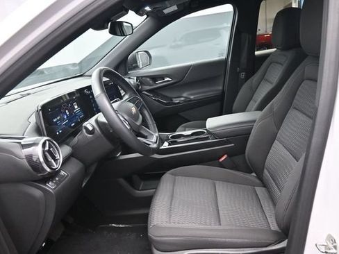Used 2025 Chevrolet Equinox LT FWD image 12
