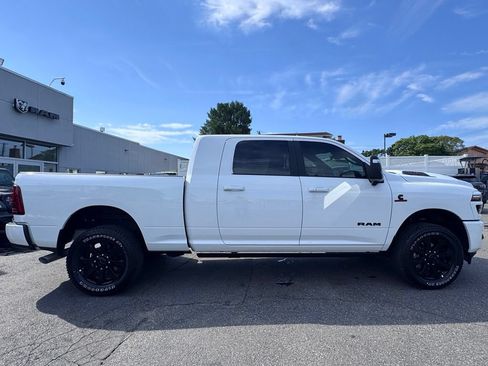 Used 2026 RAM 2500 Laramie AWD/4WD image 9