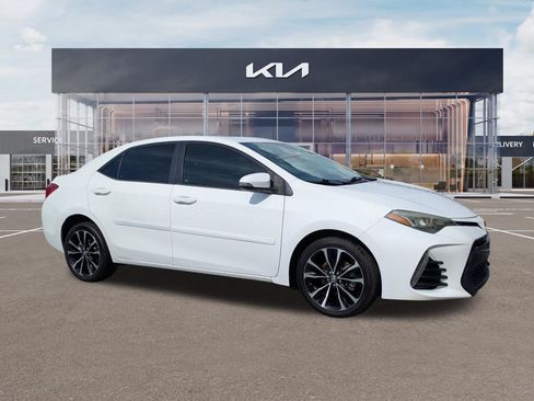 Used 2018 Toyota Corolla SE w/ SE Premium Package FWD image 2