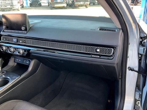 Certified 2022 Honda Civic EX image 17