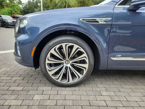 Certified 2022 Bentley Bentayga AWD/4WD image 11