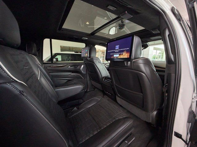 Used 2023 Cadillac Escalade ESV Premium Luxury Platinum AWD/4WD image 30