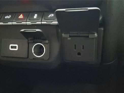 Used 2020 Chevrolet Silverado 1500 Custom w/ Custom Value Package image 39