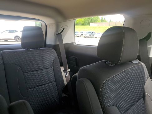 Used 2021 GMC Acadia SLE FWD image 15