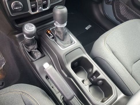 New 2025 Jeep Gladiator Sport image 29