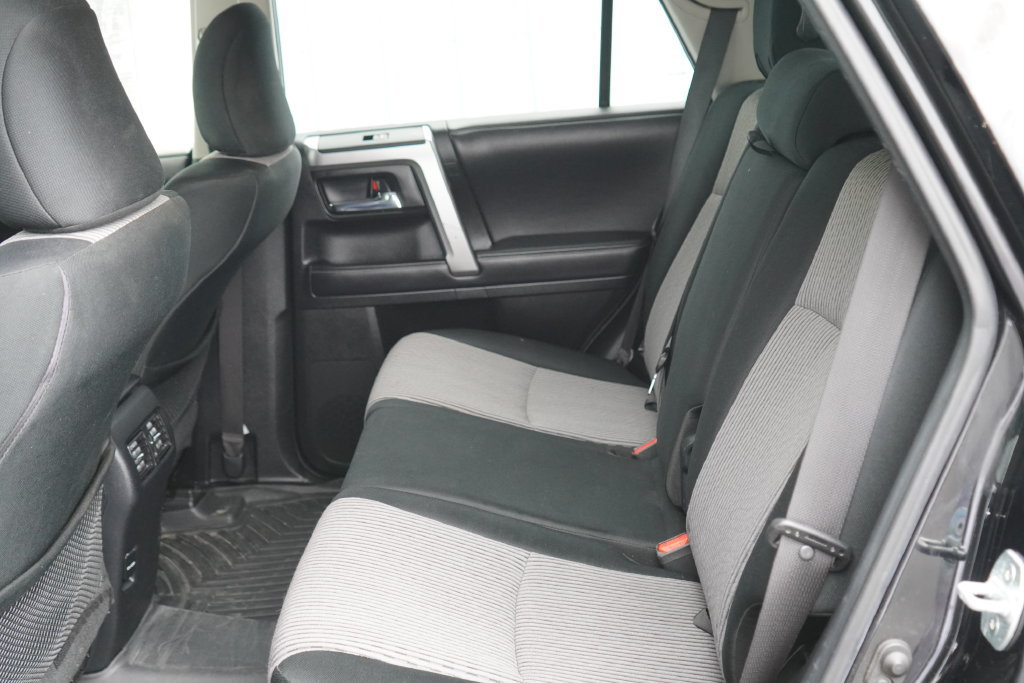 Used 2018 Toyota 4Runner SR5 AWD/4WD image 27