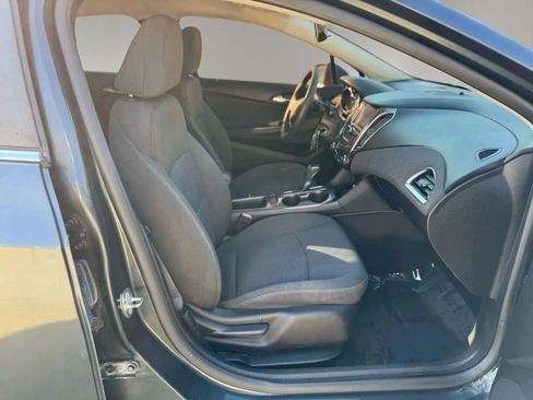 Used 2017 Chevrolet Cruze LT FWD image 15