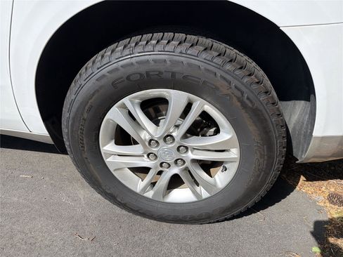 Used 2020 Buick Enclave Essence w/ Sound and Sites Package FWD image 10