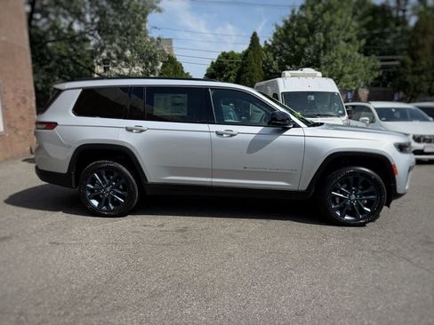 New 2026 Jeep Grand Cherokee L Limited AWD/4WD image 4