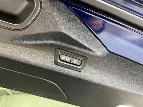 Used 2023 BMW X7 M60i w/ Executive Package image 11